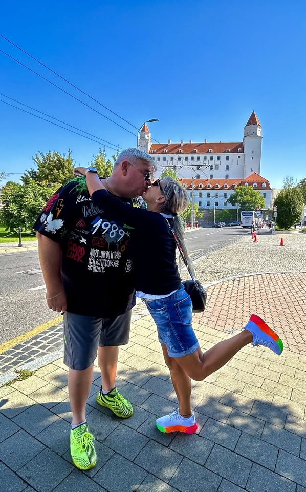 Což takhle prvostředový polibek:))