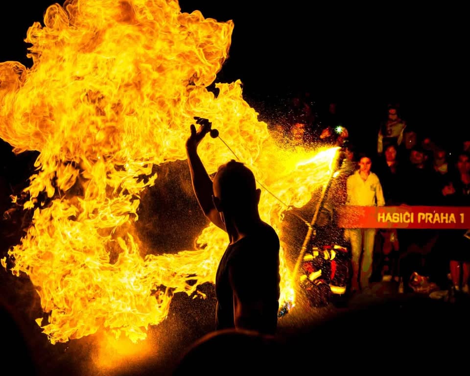 FireJAM na Kampě - otevřené setkání ohnivých mužů a meluzín