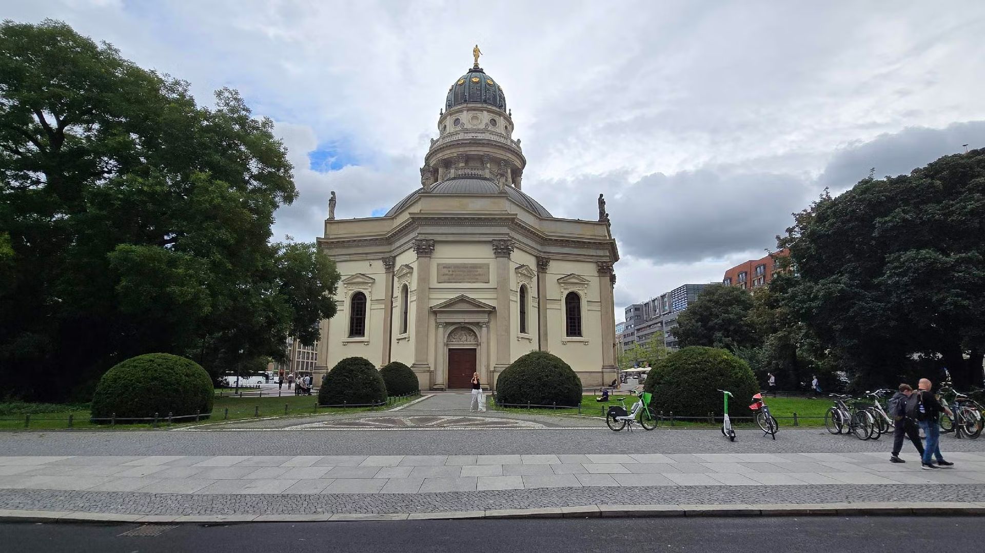 City Walk Berlin | 13.1. & optional Blind Walk experience
