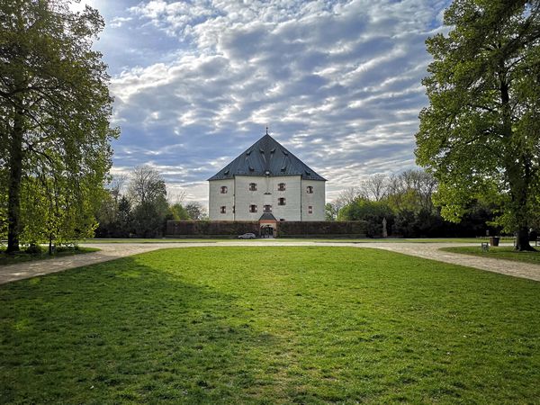 LETOHRÁDEK HVĚZDA, INTERIÉRY, komentovaná prohlídka
