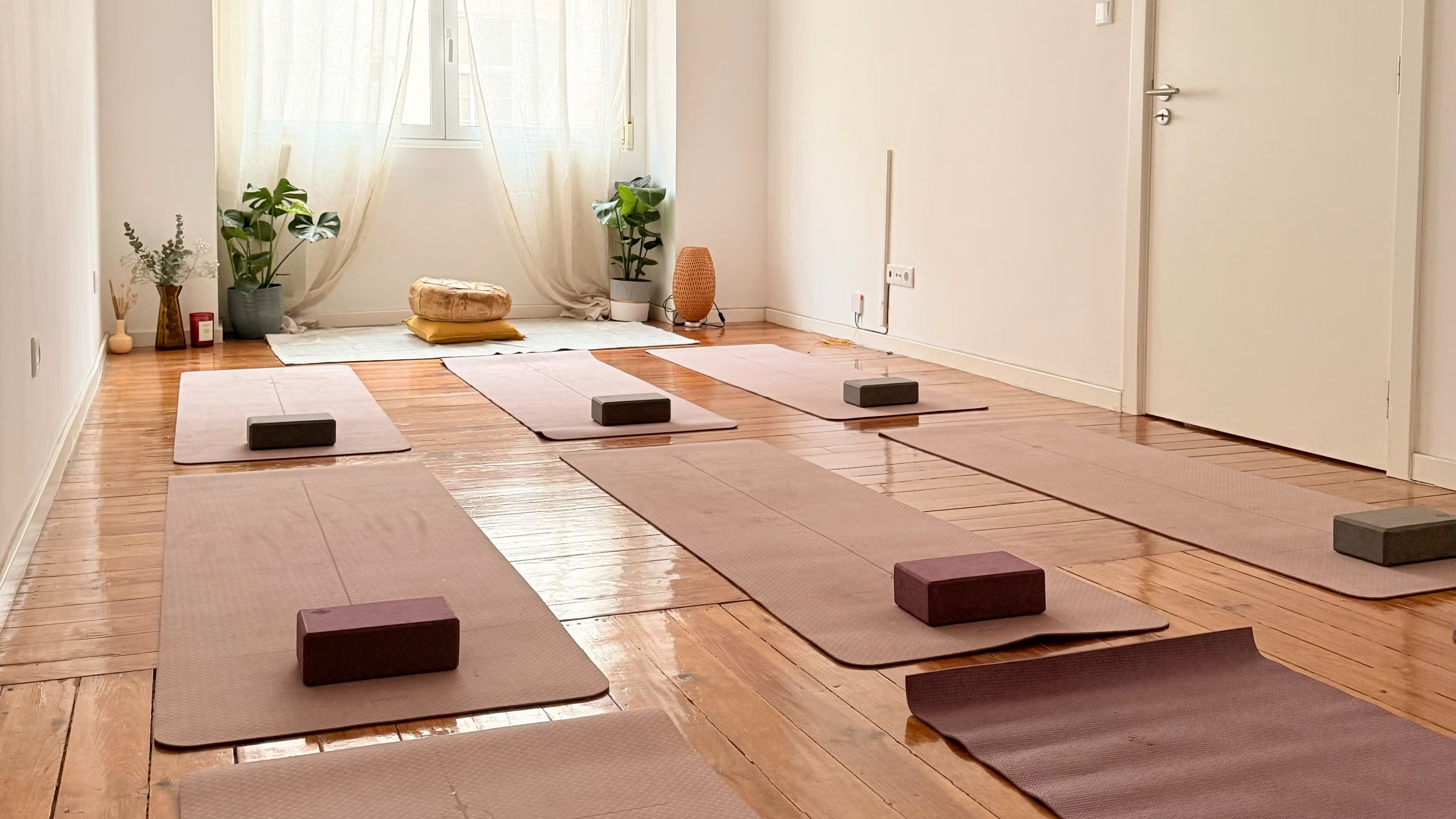 Simple Ashtanga Yoga - Areeiro (Sunday Morning)
