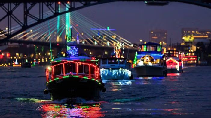Christmas Ships Parade 🎅⛵ (Paved run around the Portland waterfront)