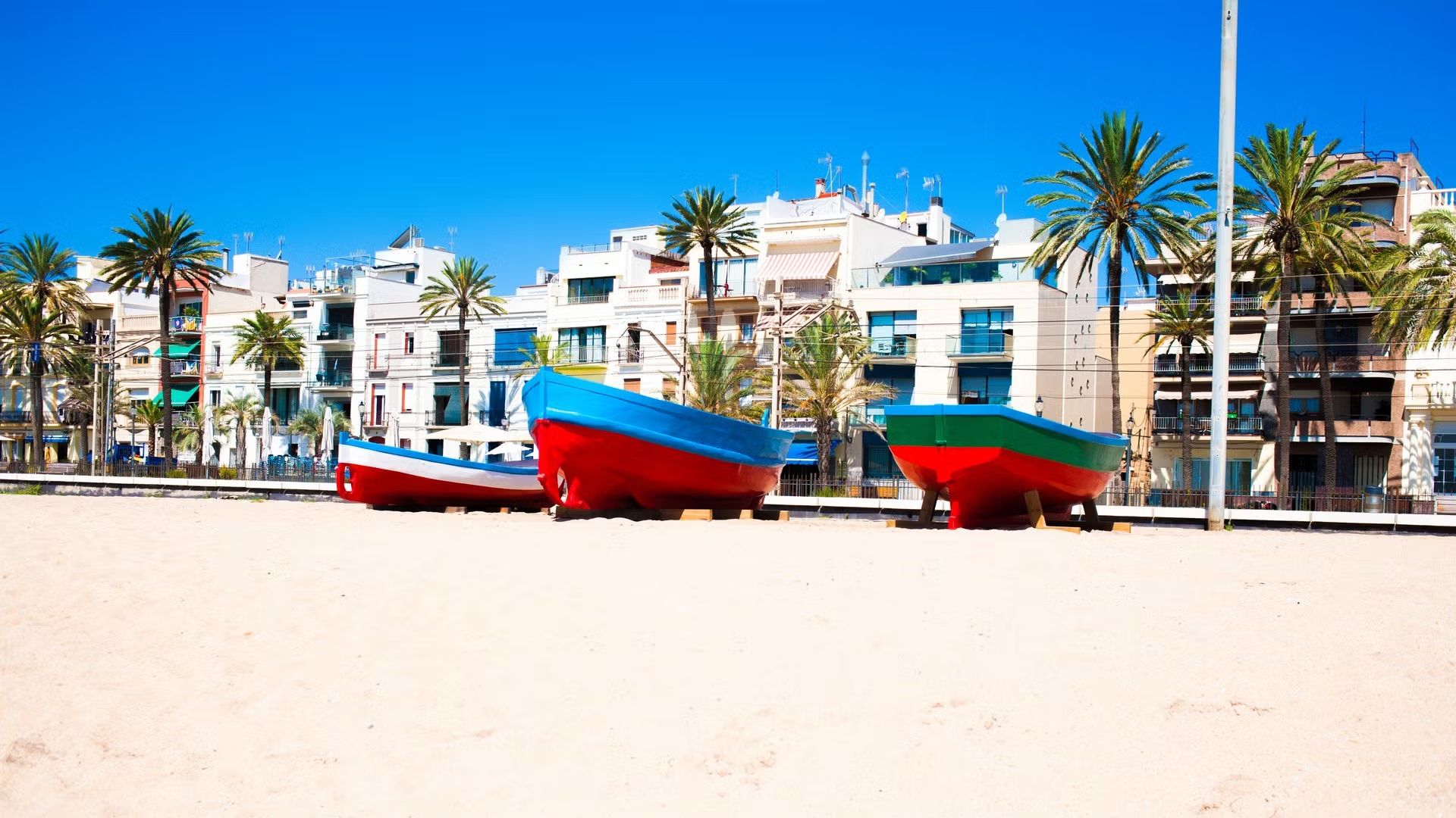 Descubre Badalona, una fascinante ciudad de mar y montaña + vermut opcional