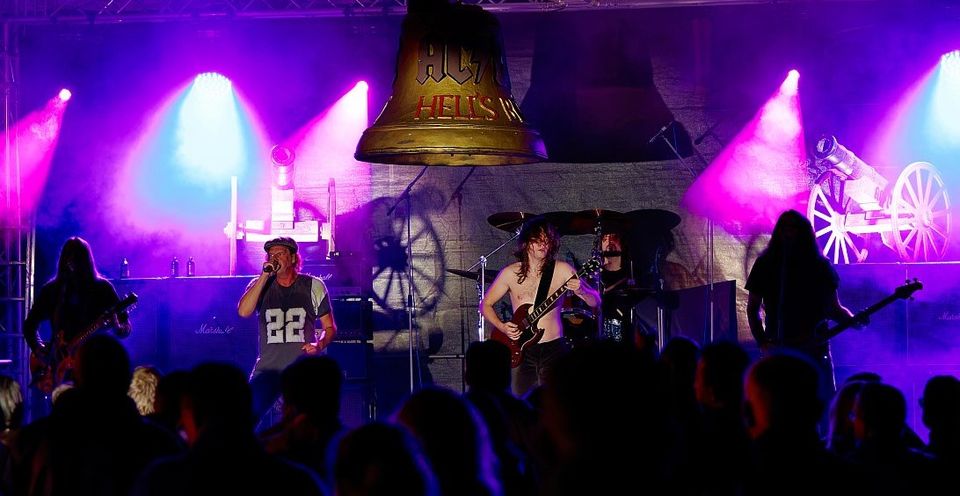 AC/DC TRIBUTE PARDUBICE V BRNĚ V METRU
