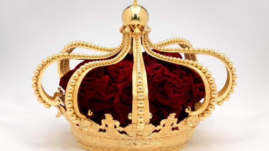 Sparkle & Invest: A Royal Jewel Adventure!" 💎