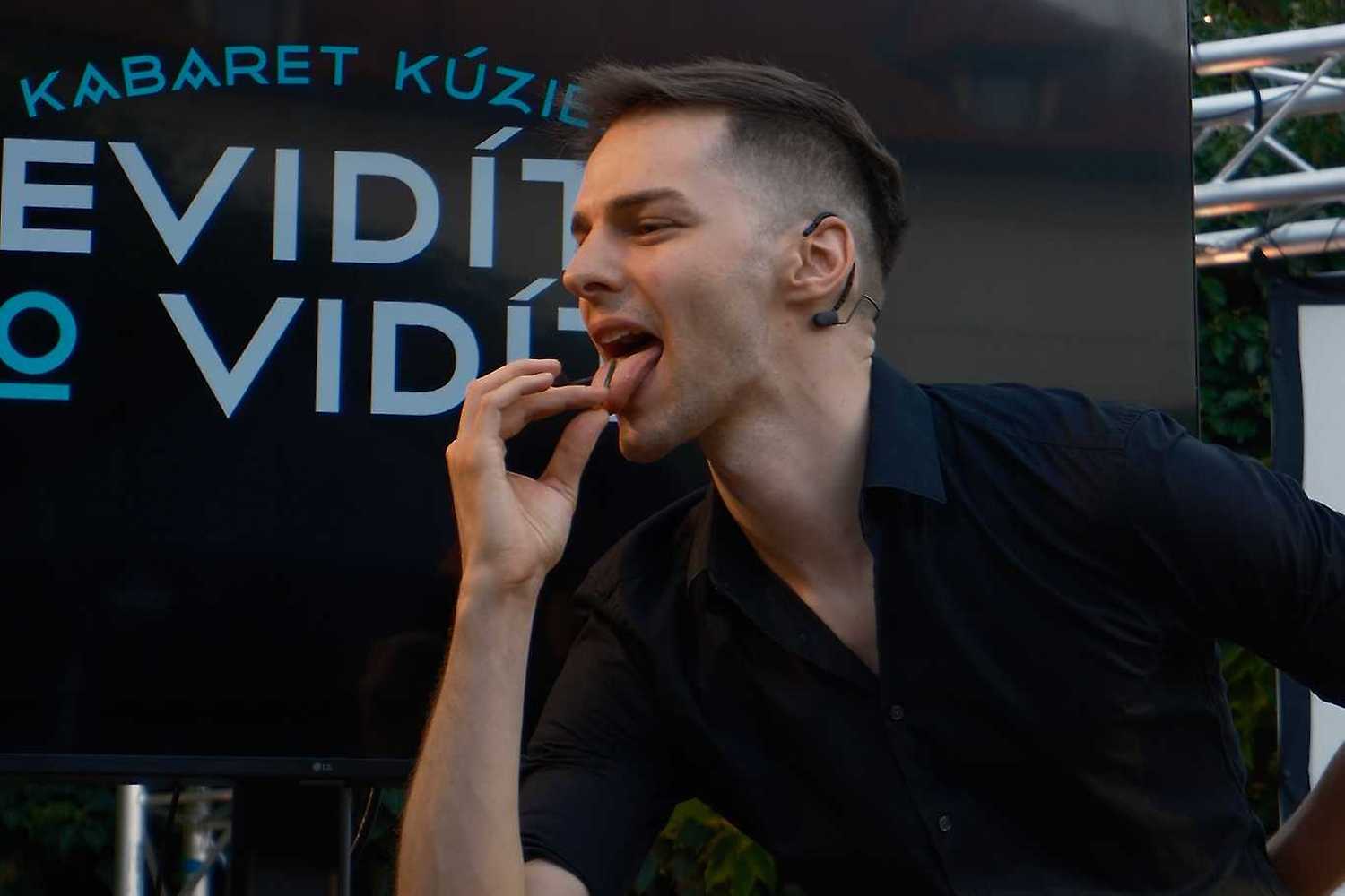 Kabaret kúziel: Nevidíte? No vidíte!