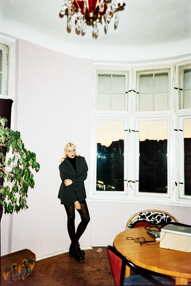 Molly Nilsson I Support: Karl D'Silva - SO36, Berlin
