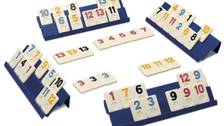 🀄🎲🥤☕️ Board games and have a drink at Sandwichez Bruc