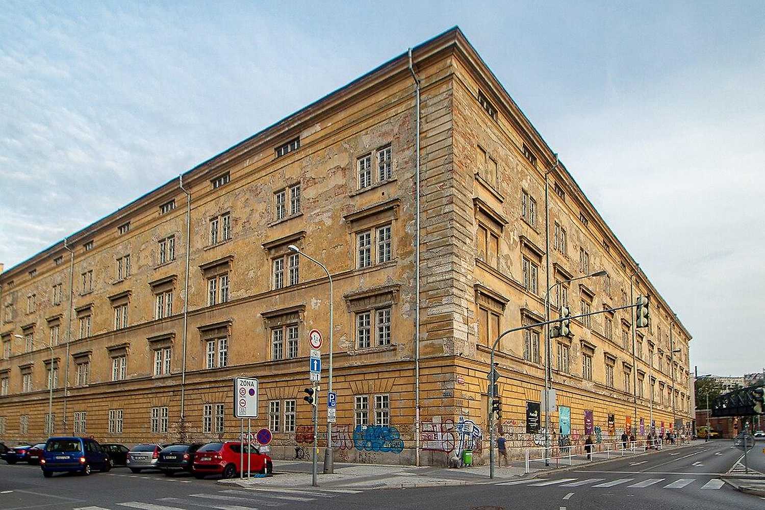 Dvě tváře Karlína: Klasicismus & Moderna