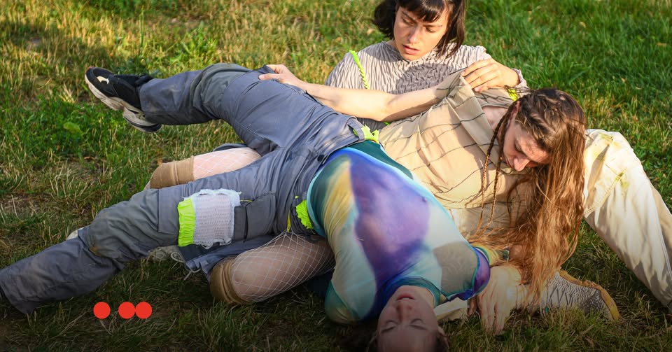 Dorota Michalak & Alica Minar: Lush Blast / walking performance