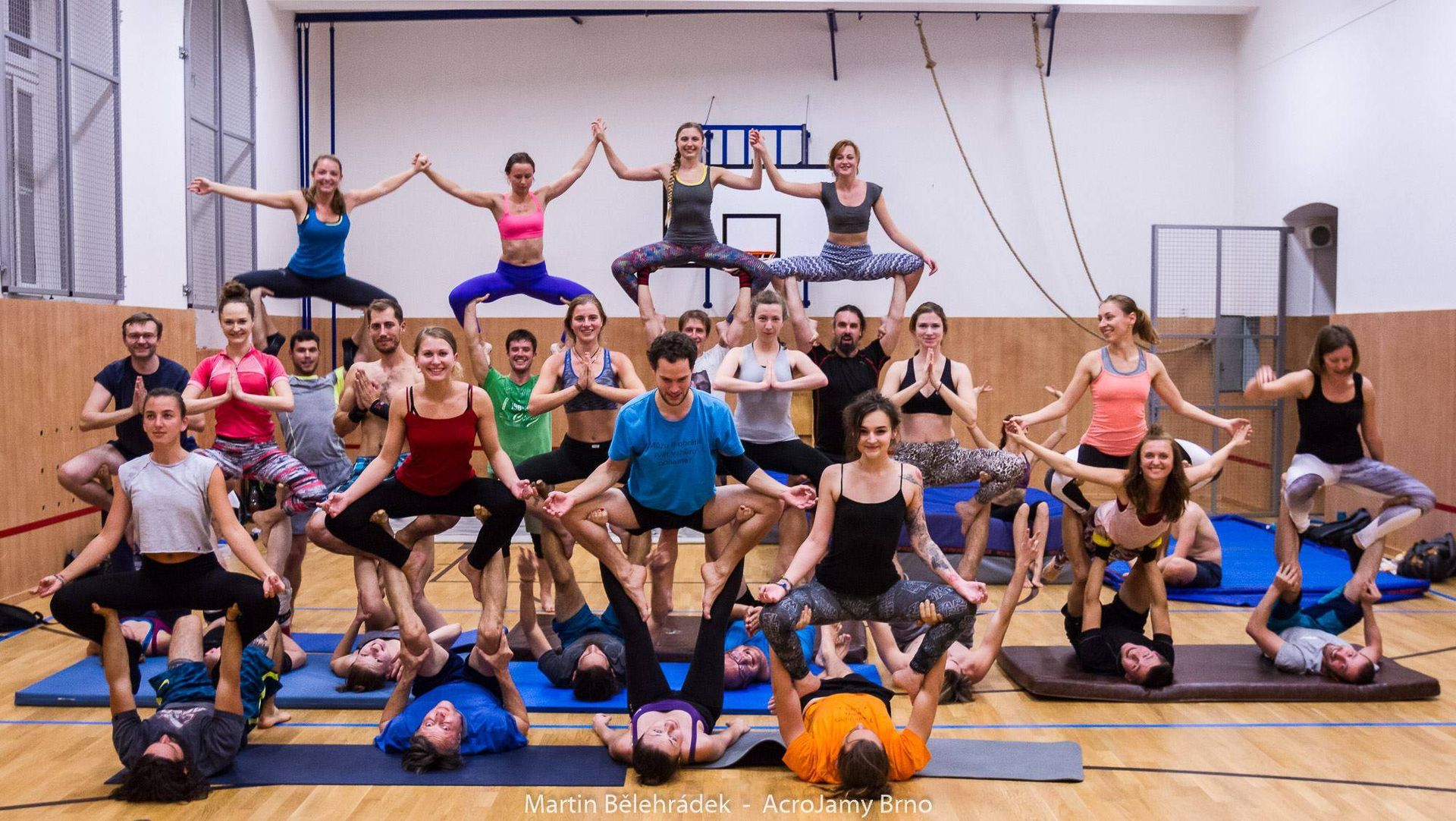 Wednesday Acroyoga Jam with lesson in the gym of the Kotlářská elementary school 8. 10 from 17:00