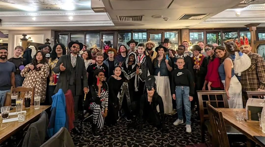 MAKE LOCAL AND INTERNATIONAL FRIENDS AROUND A DRINK & PARTY WITH DJ