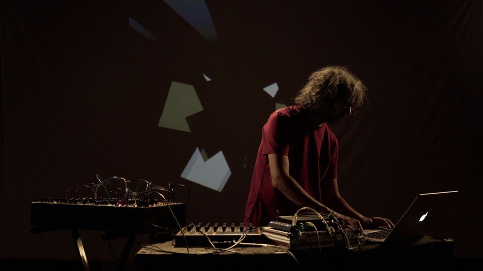 Vidět hutnou hudbu & Mica Trombini + \unexCoder