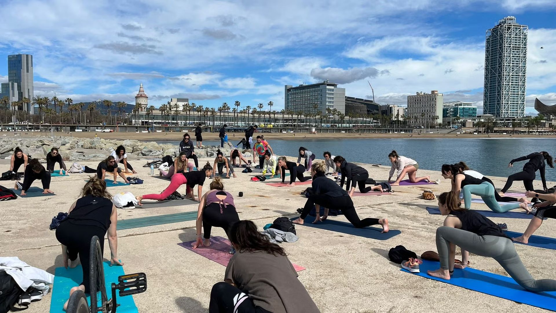 90´ YOGA BY THE SEA with Sandra
