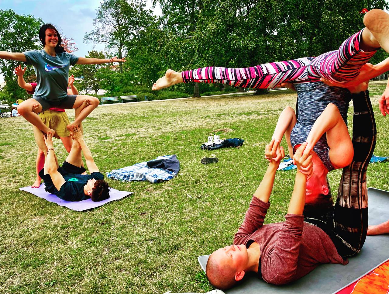 Partner-Akrobatik / Akro Yoga