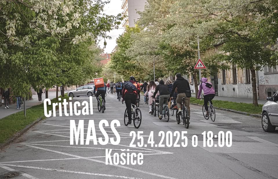 Aprílová cyklojazda Critical Mass Košice - jazda za barierami na cyklochodníkoch