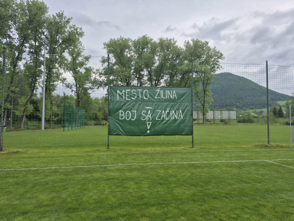 Protest proti zrušeniu nájomnej zmluvy na futbalové ihrisko v Brodne