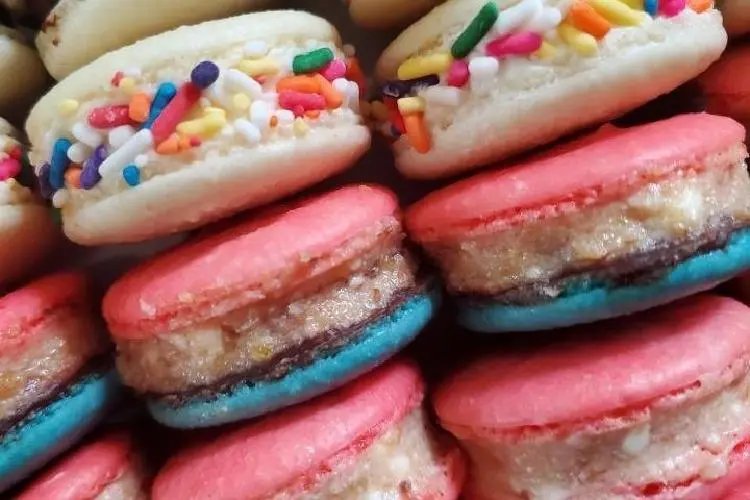 Macaron + Drinks Pairing & Necklace Workshop