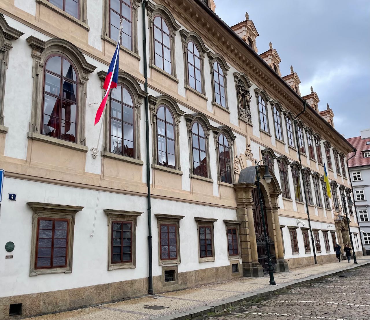 Couráme se za příběhy malostranských domů - II. část