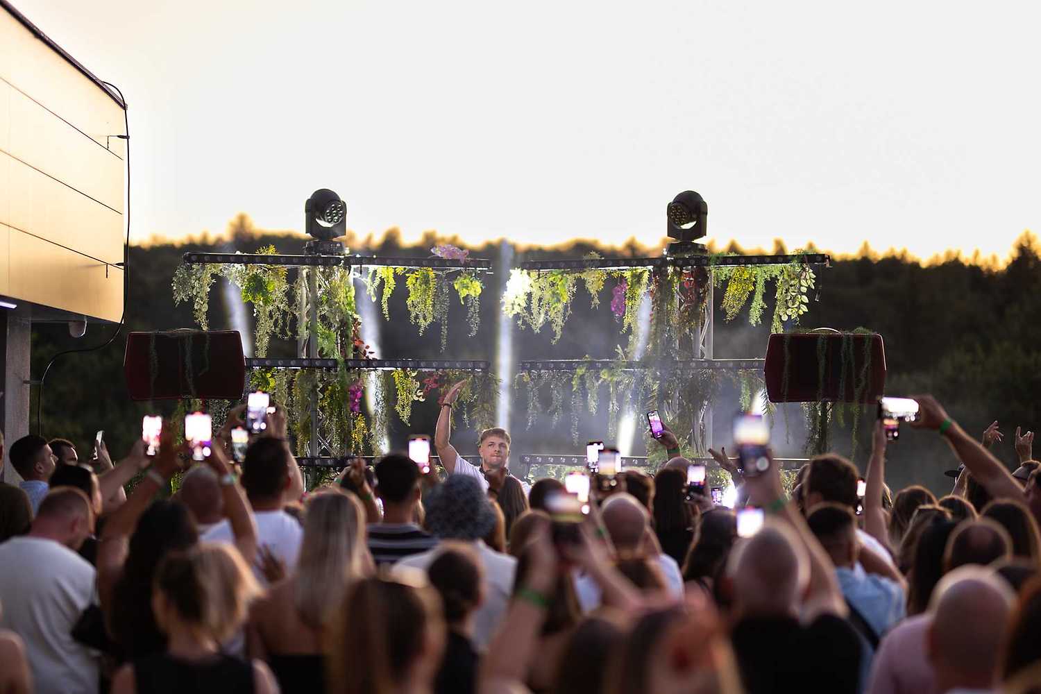 Rooftop Session: DJ EKG + support: Stanley White